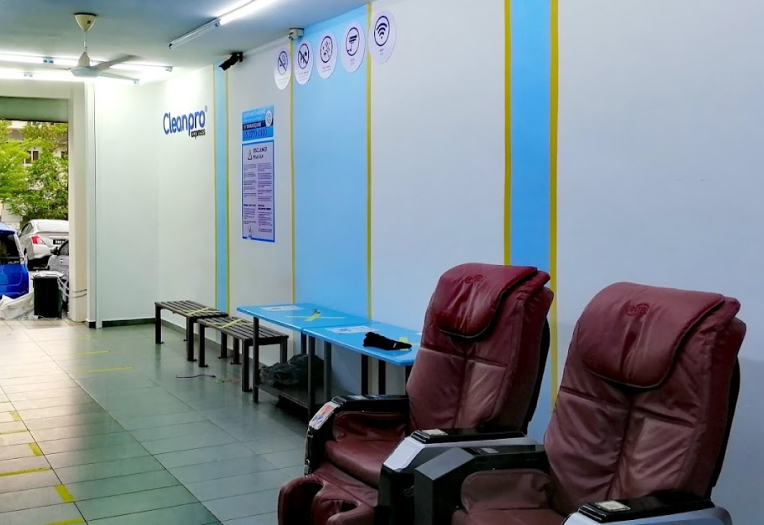 Cleanpro Express Taman Equine massage chair and waiting bench