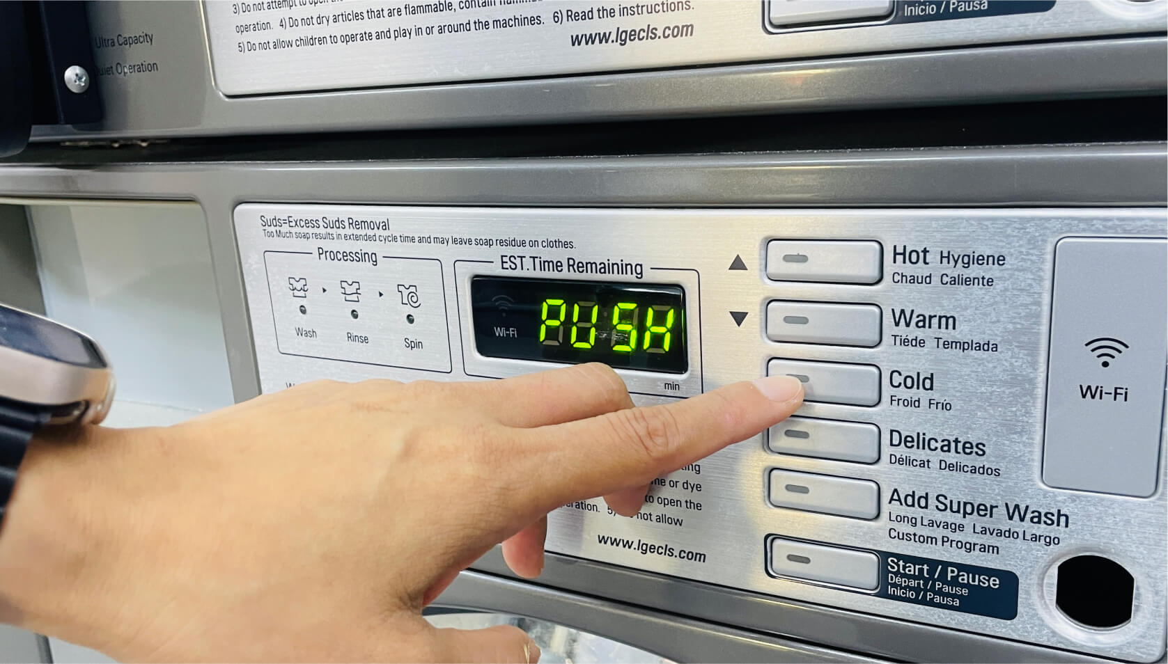 Cleanpro customer selecting preferred washing temperature for their laundry using LG