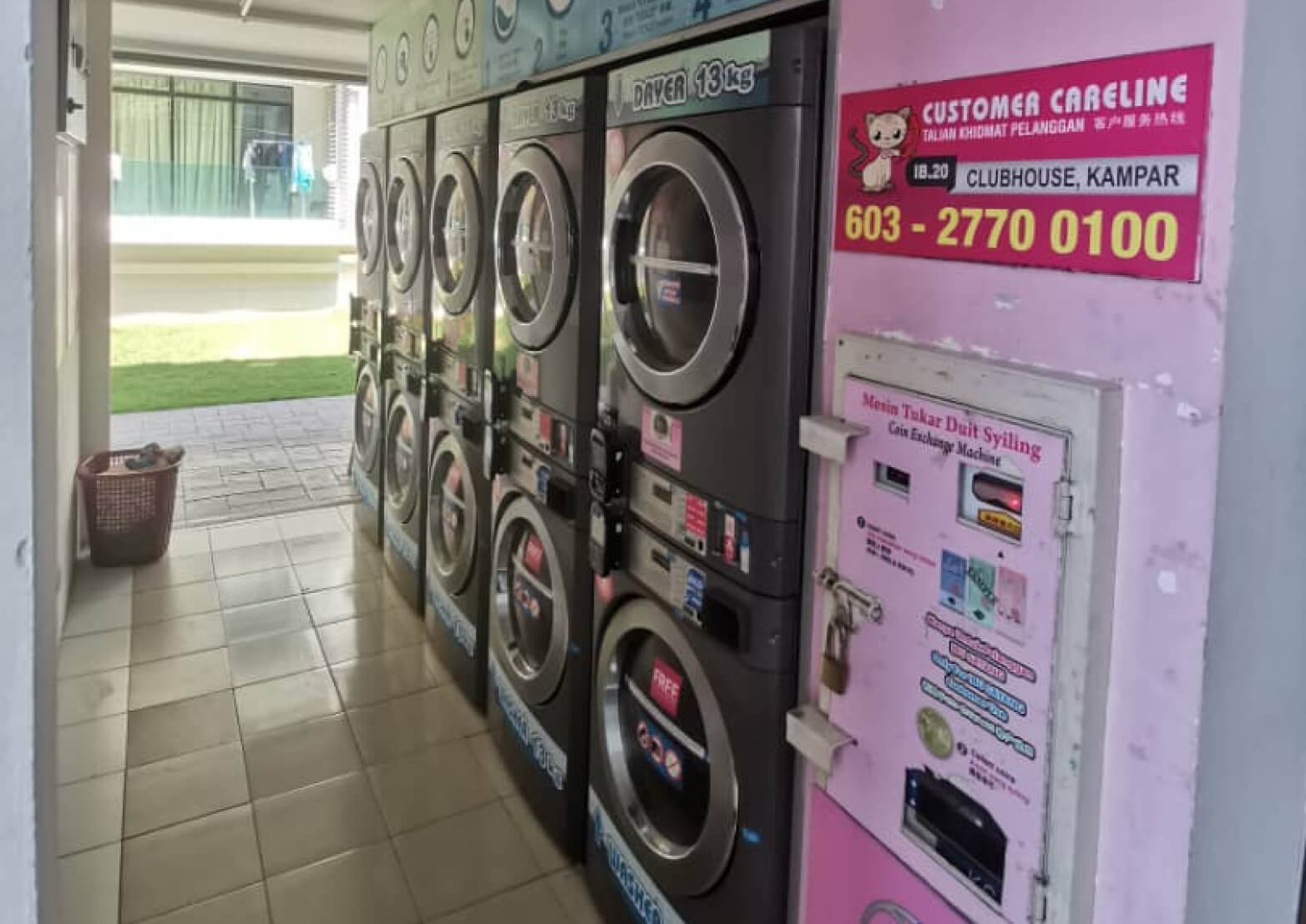 Customers at Cleanpro Ibu Sayang Kampar are able to exchange coin using the Coin Exchange Machine