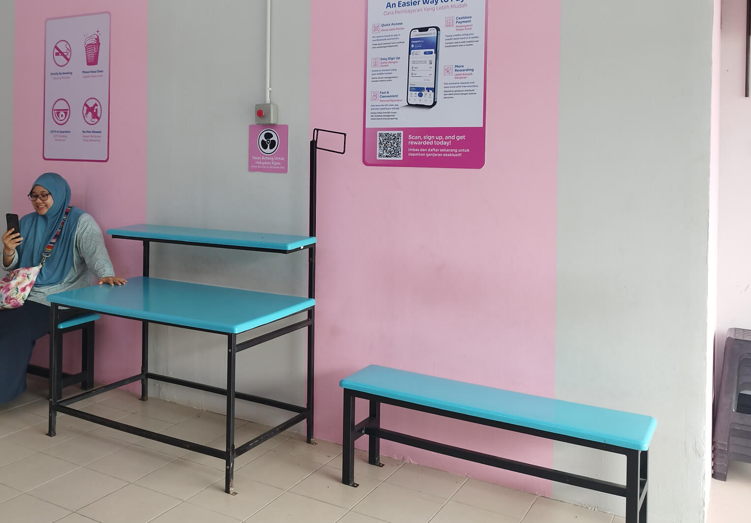Cleanpro Ibu Masjid Seberang Perai Selatan provide laundry folding tables and benches for the customers